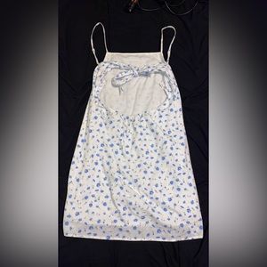 This is an American Eagle dress it is size medium in women’s.